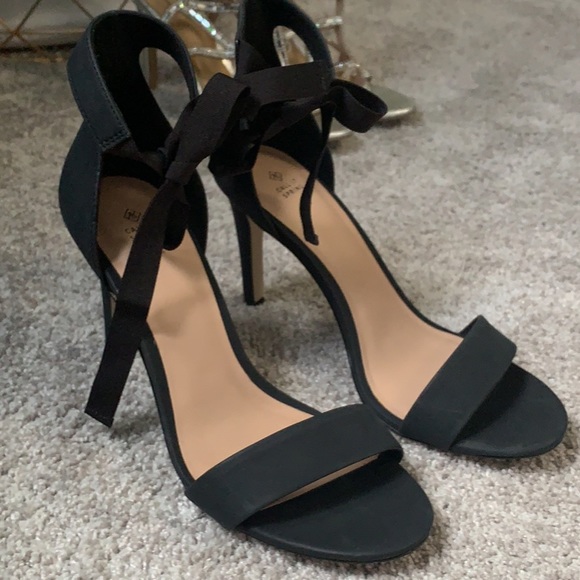 Heels with bow at ankle - Picture 3 of 4